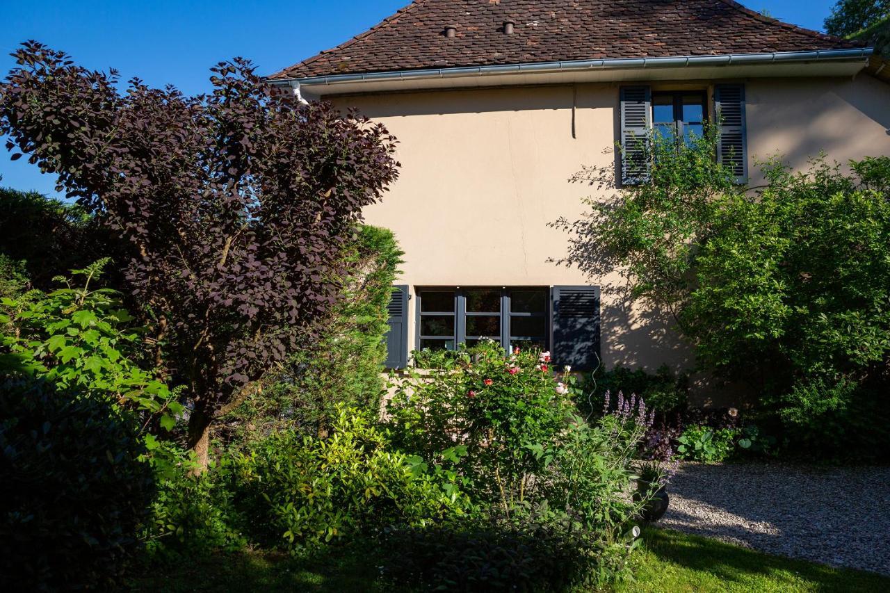 Le Pont-de-Beauvoisin Cote Jardin, Chambres D'Hotes B&B מראה חיצוני תמונה