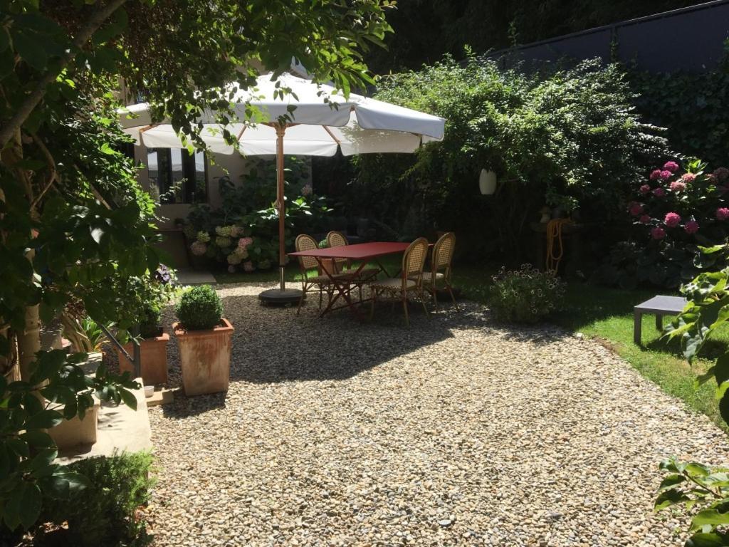 Le Pont-de-Beauvoisin Cote Jardin, Chambres D'Hotes B&B מראה חיצוני תמונה