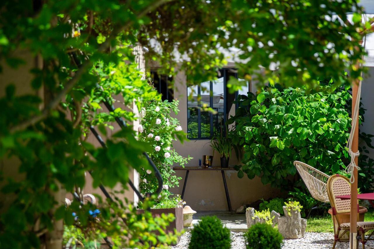 Le Pont-de-Beauvoisin Cote Jardin, Chambres D'Hotes B&B מראה חיצוני תמונה